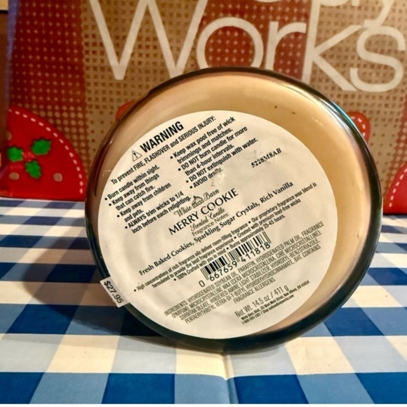 White Barn Bath & Body Works Merry Cookie 3-Wick Candle NWT - Picture 4 of 6